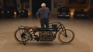 Самый быстрый мотоцикл мира устроил шоу в гараже Джея Лено и облил его маслом