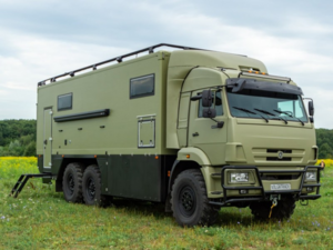 В России создали автодом на базе КамАЗа с хаммамом и печью для охотников