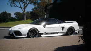 Honda NSX превратили в уникальный рестомод с широким кузовом и современными деталями