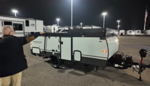 Rockwood Hardside 2026: новый компактный прицеп с максимумом удобств для путешествий