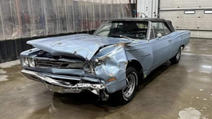 Редкий Plymouth Satellite 1969 года с повреждениями ищет нового владельца для реставрации