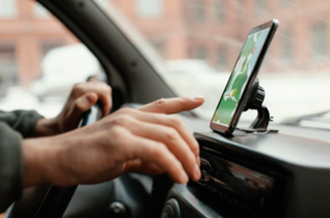 Как выбрать навигатор для поездок по России и не застрять в пробке