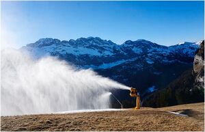 Из чего производят искусственный снег, когда не хватает натурального