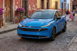 Nissan представил обновленный седан Sunny с новым дизайном и прежней платформой