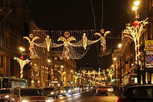 Когда дешевле всего вызвать такси в Петербурге на Новый год: оптимальные часы