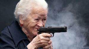 Пожилая калифорнийка, защитившая свой дом от грабителей, полностью оправдана судом