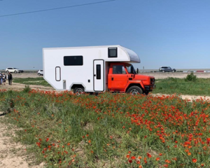 В Талдыкоргане продают редкий альковный автодом на базе Mercedes с новым модулем
