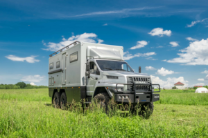 Урал Next превращен в роскошный автодом для путешествий и жизни вне города