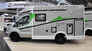 Forster 599 2026: дом на колесах с удивительно просторным интерьером для двоих