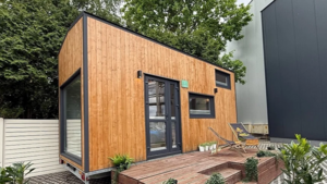 Скандинавский минимализм в 21-футовом доме на колесах: стиль вне времени