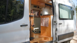 Самодельный кемпер Bean: уютный дом на колесах с просторной планировкой