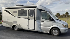 Автодом Leisure Travel Vans Unity U24MB с роскошным оснащением — что скрывает в себе кемпер