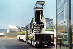Двухэтажный Ikarus 695 с трапом: как венгры пытались изменить аэропорты СССР
