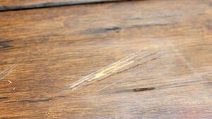 Как удалить царапины любой глубины с деревянной поверхности