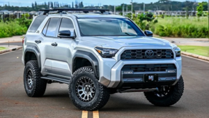 Toyota 4Runner 2026 с лифтом и дисками Gunmetal: классика вне дорог и времени