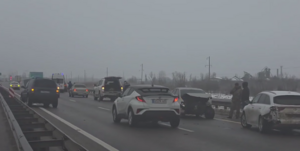 Движение на М-4 «Дон» ограничено после крупной аварии с десятками машин