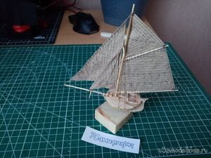 Кораблик из ореховой скорлупы