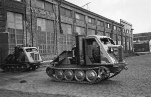 Газогенераторное чудо техники - трактор, работающий на дровах