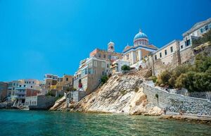 Мечтаете о жизни на греческом острове? Сирос предлагает уникальную возможность!