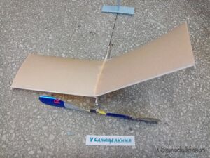 Простая резиномоторная модель. Слегка похожая на класс «КМ-1»