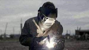 Сварщики возглавили рейтинг самых прибыльных профессий в начале 2026 года