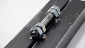 Навесная петля из подручных материалов своими руками