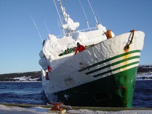 Почему намёрзший на палубе лёд опаснее любого шторма