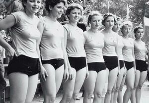 «Теория стакана воды»: миф и реальность сексуальной революции 1920‑х годов в СССР