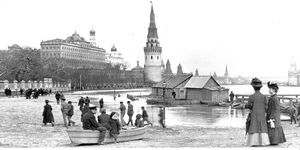 Оканье и аканье в русском языке: история и география диалектов