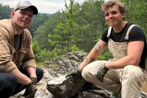 Уральские смельчаки разбили «Горячий камень» Гайдара в надежде на вечную молодость