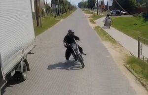 Родительская халатность или трагическая случайность? 13-летняя мотоциклистка и её пассажирка в реанимации после ДТП