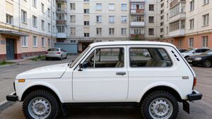 Редкая Лада 4x4 2121 Нива 1998 года с минимальным пробегом выставлена на продажу в Москве