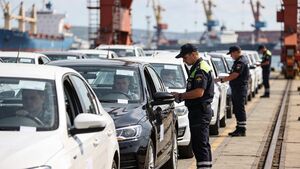 США удваивают пошлины на автомобили и запчасти из Канады с 2027 года