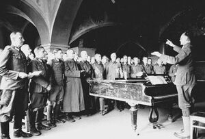 Голоса за монастырскими стенами: хор военнопленных в Суздале 1943 года