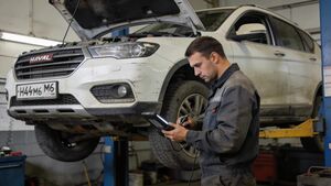 Пять скрытых проблем авто после лета: что проявится осенью на дорогах