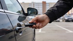 Неочевидные возможности ключа-брелока: как штатный пульт защищает авто