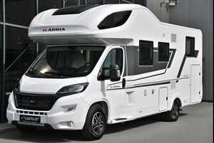 Adria Coral XL 660 SL PLUS 2024: пять мест, автомат и зимний комфорт для семьи