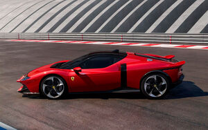 В Россию везут новый Ferrari 849 Testarossa Spider с гибридной установкой 1050 л.с.
