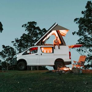 Headspace Campers представила экспедиционный автодом на базе Toyota HiAce с уникальным клиренсом
