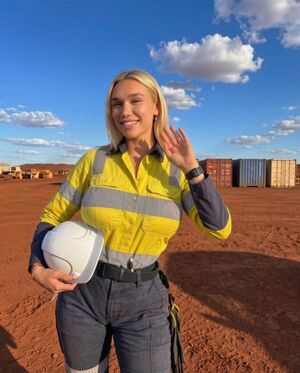 Цифровая иллюзия: как 80-тысячная армия фанатов «повелась» на несуществующую девушку