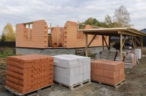 Кирпич, газобетон или керамический блок: как выбрать и закупить материалы для частного дома в 2026 году
