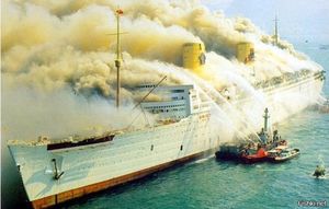 "Куин Элизабет" (RMS Queen Elizabeth) — крупнейший лайнер в мире,