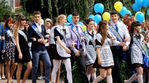 В Днепре выпускники отказались от вышиванок: «Не хотим выглядеть как быдлота Порошенко»