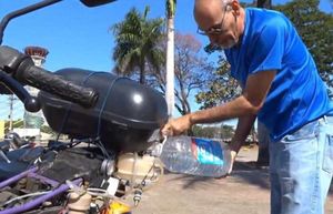 Бразилец улучшил свой мотоцикл и теперь чтобы проехать 500 километров, ему нужен всего 1 литр воды