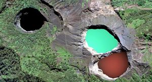 Цветные озера вулкана Келимуту: чудо природы индонезийского острова Флорес