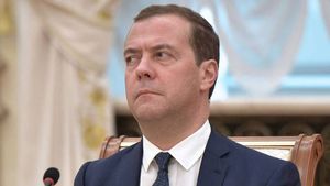 Рейтинги власти продолжают снижаться. Больше всего досталось Медведеву