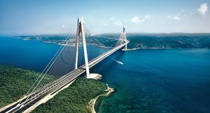 Мост султана Селима Явуза через Босфор: самый широкий подвесной мост в мире