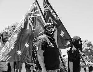 Сенат Австралии отказался считать, что «быть белым нормально»