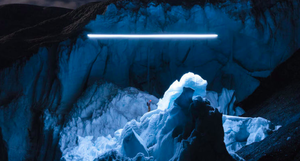 Захватывающая красота ледников, снятых дронами в ночное время