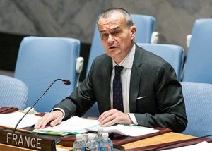 Россия может забыть о статусе сверхдержавы, считает посол Франции